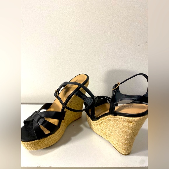 shoedazzle flat sandals